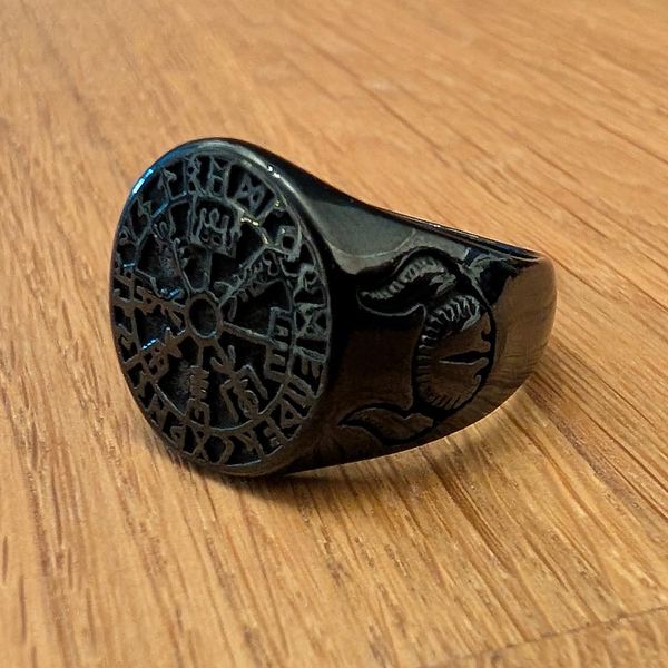 Hovedbilde Vegvisir med runesirkel - Sort - Stålring